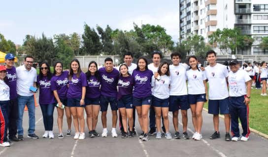 Estudiantes y docentes en una jornada del colegio