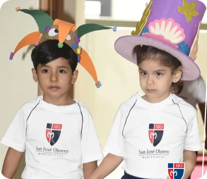 Niños de Inicial en una actividad de psicomotricidad